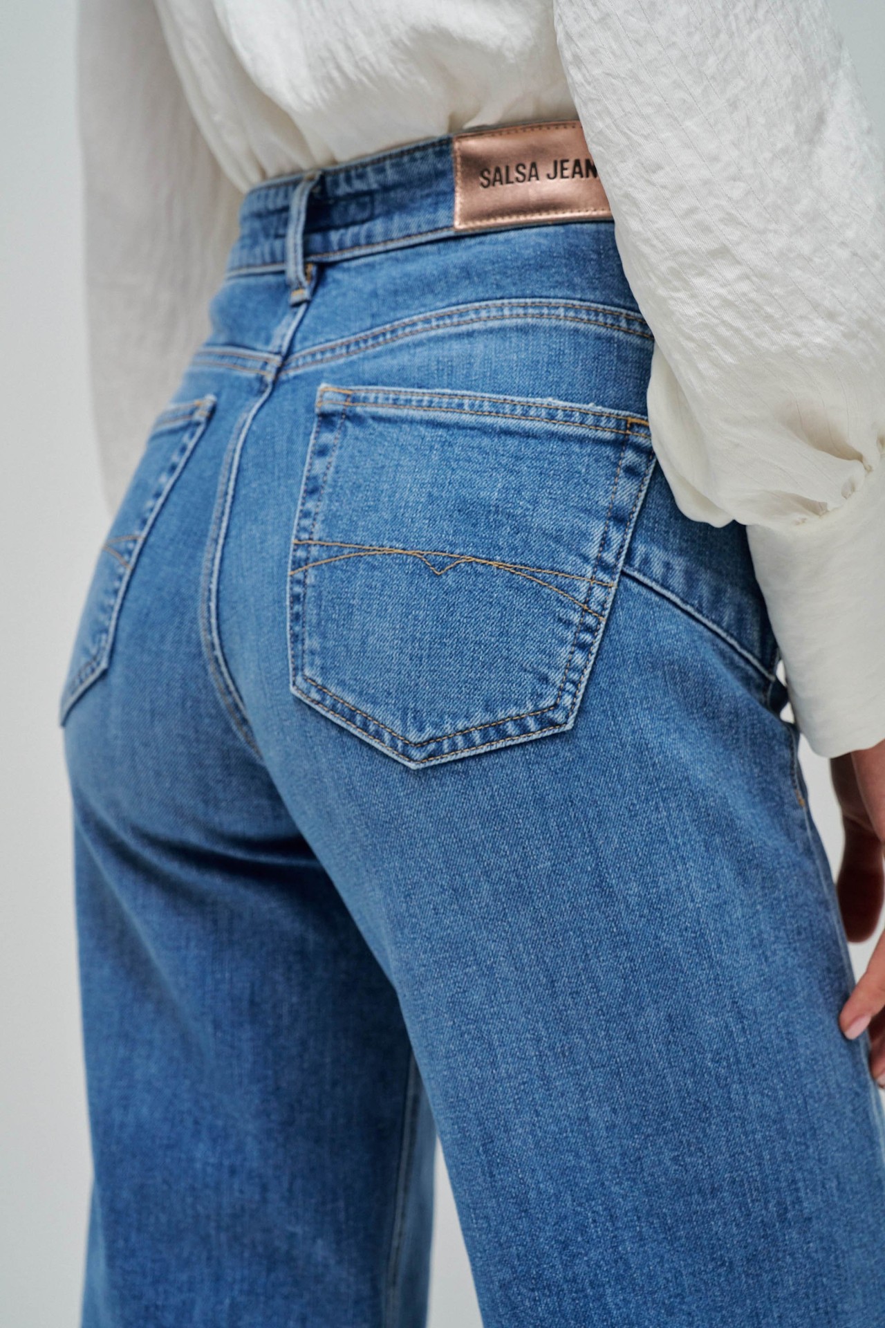 FAITH PUSH IN CROPPED STRAIGHT JEANS