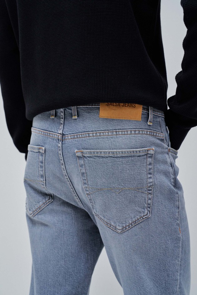 TAPERED FIT JEANS