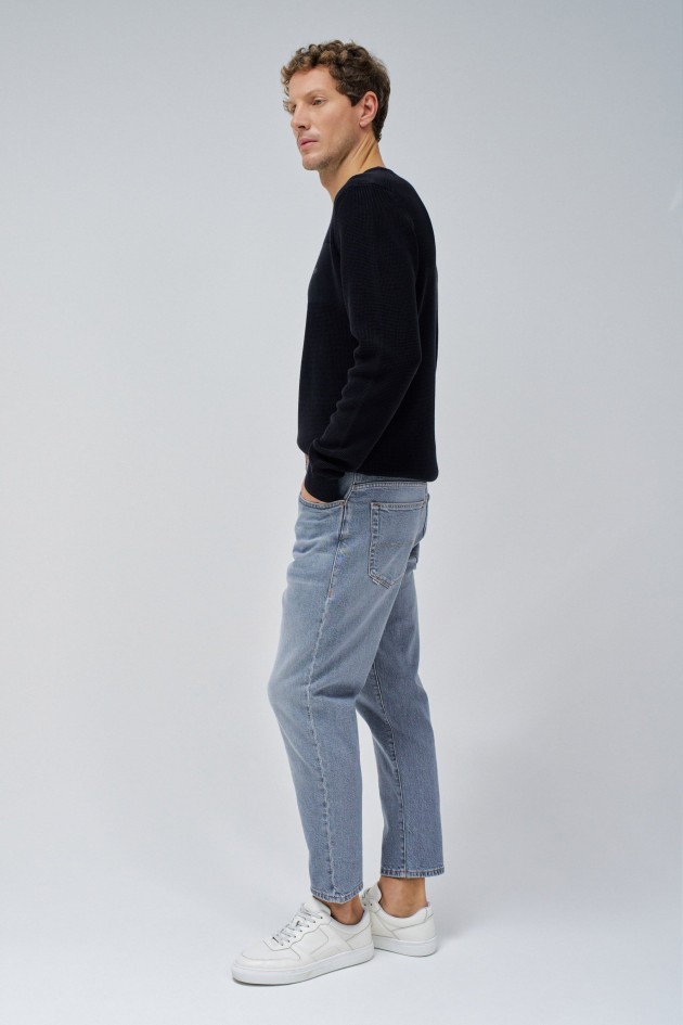 TAPERED FIT JEANS