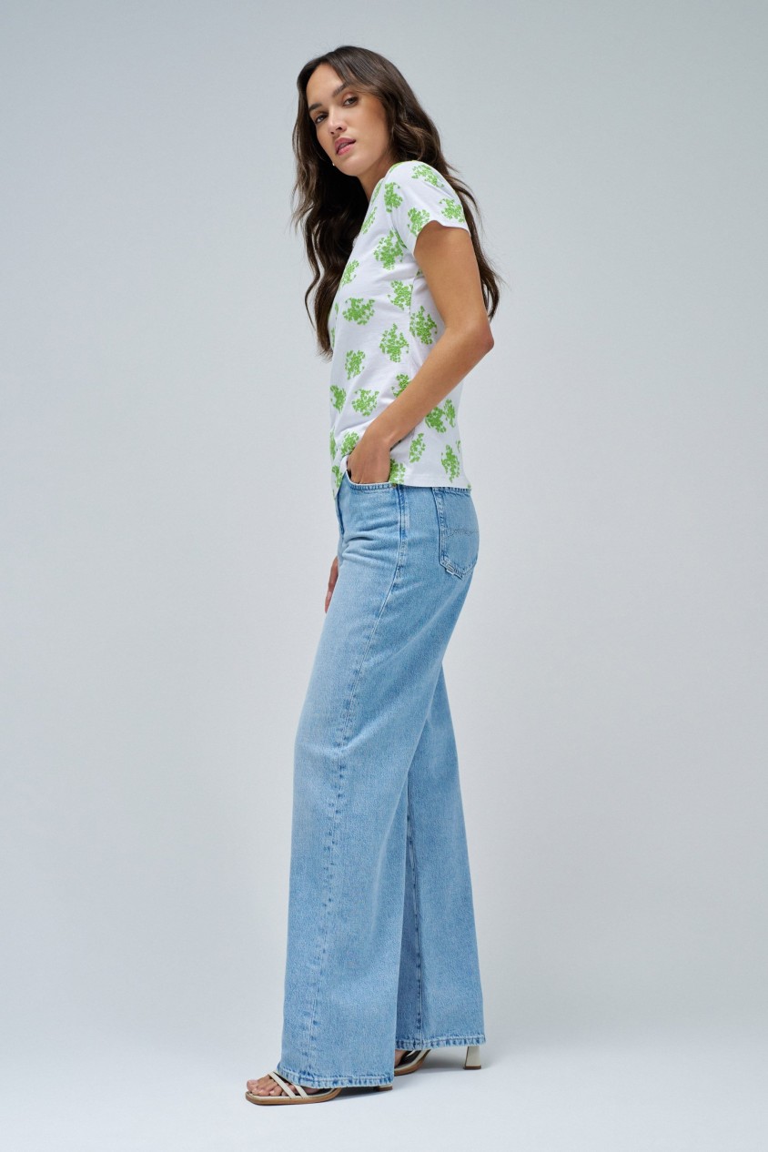 CAMISETA CON BORDADOS