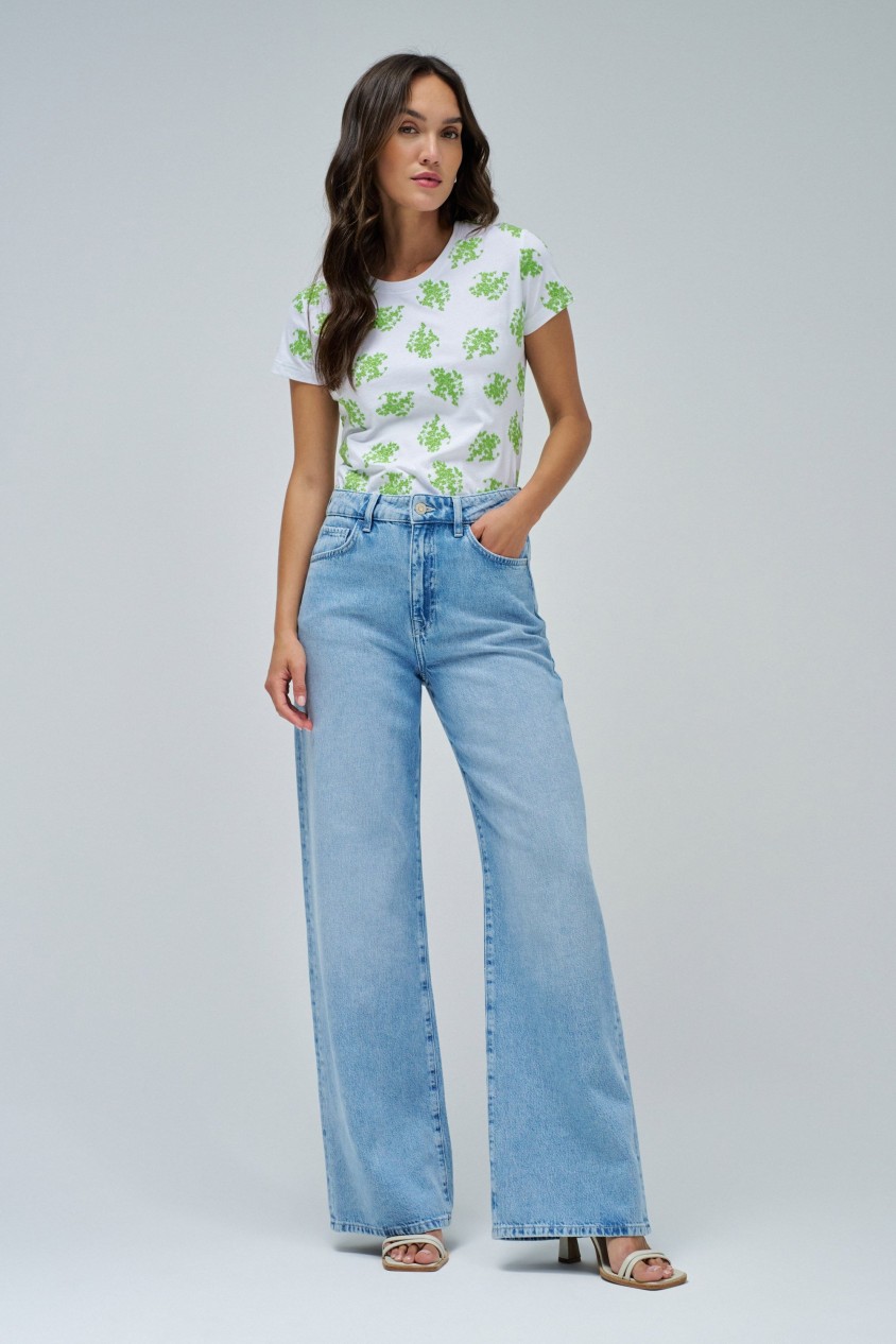 CAMISETA CON BORDADOS