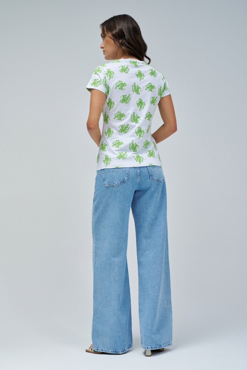 CAMISETA CON BORDADOS