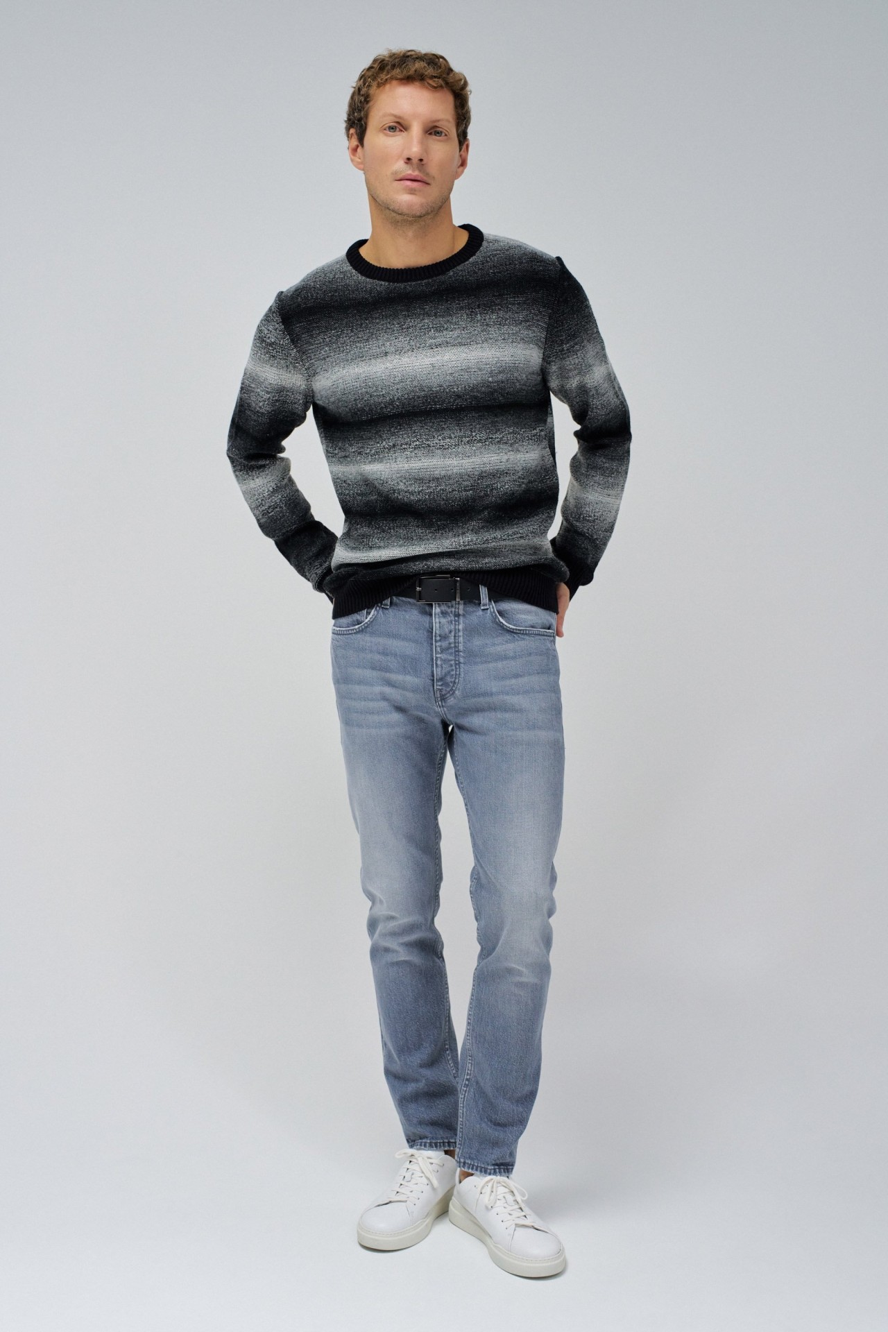 PULLOVER AUS GESTREIFTEM STRICK