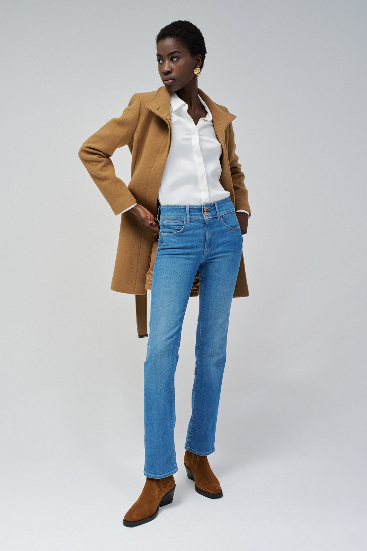 SECRET PUSH IN STRAIGHT JEANS