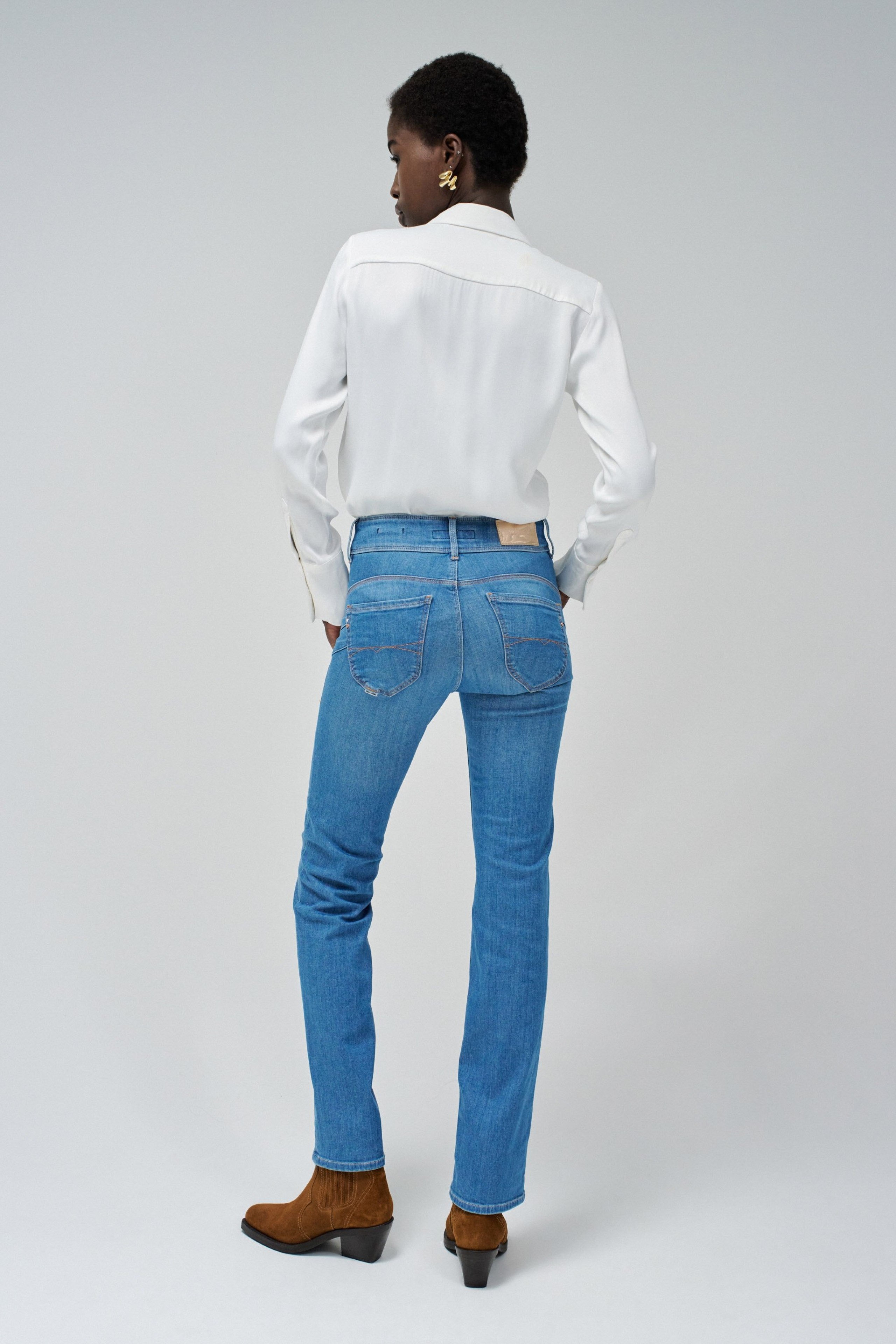 JEANS SECRET PUSH IN STRAIGHT