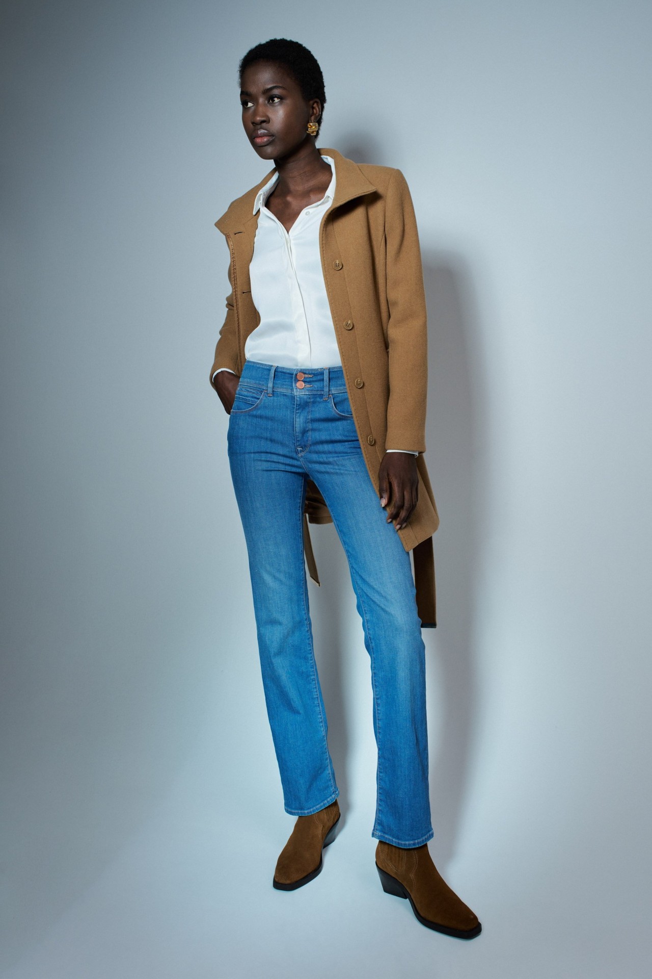 SECRET PUSH IN STRAIGHT JEANS