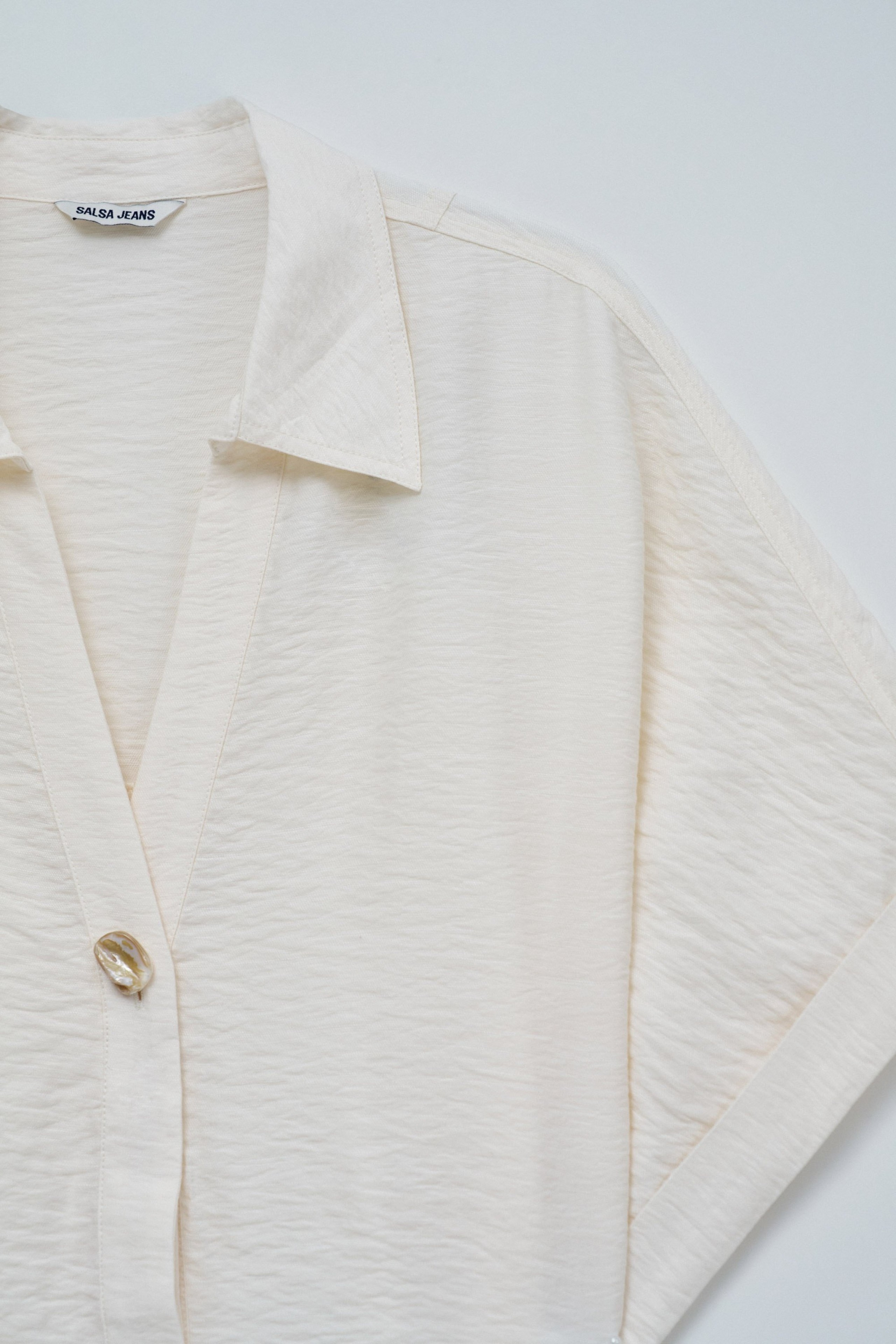 CAMISA CON LAZO EN EL DOBLADILLO