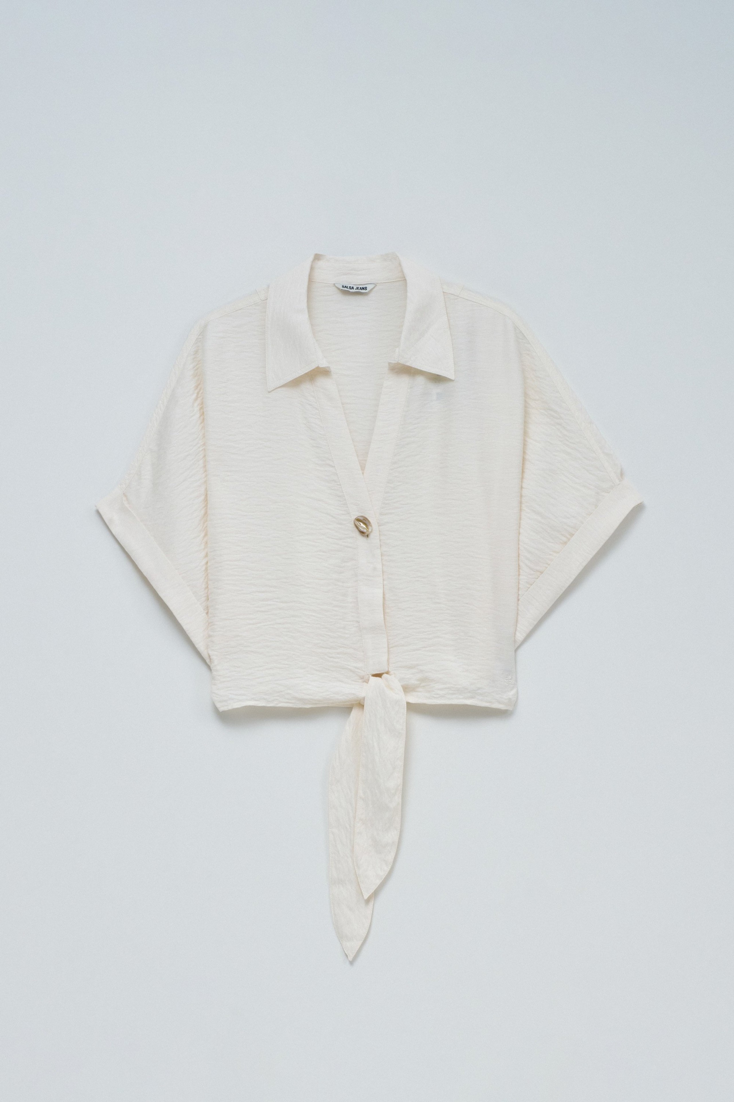 CAMISA CON LAZO EN EL DOBLADILLO