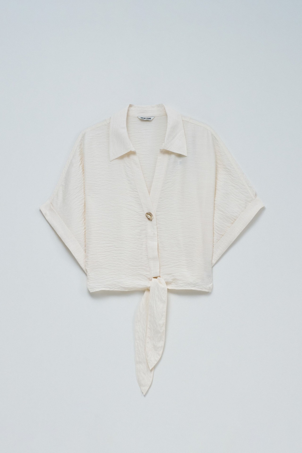 CAMISA COM LAÇO NA BAINHA
