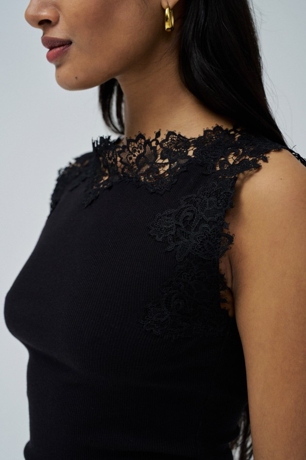 TOP WITH LACE