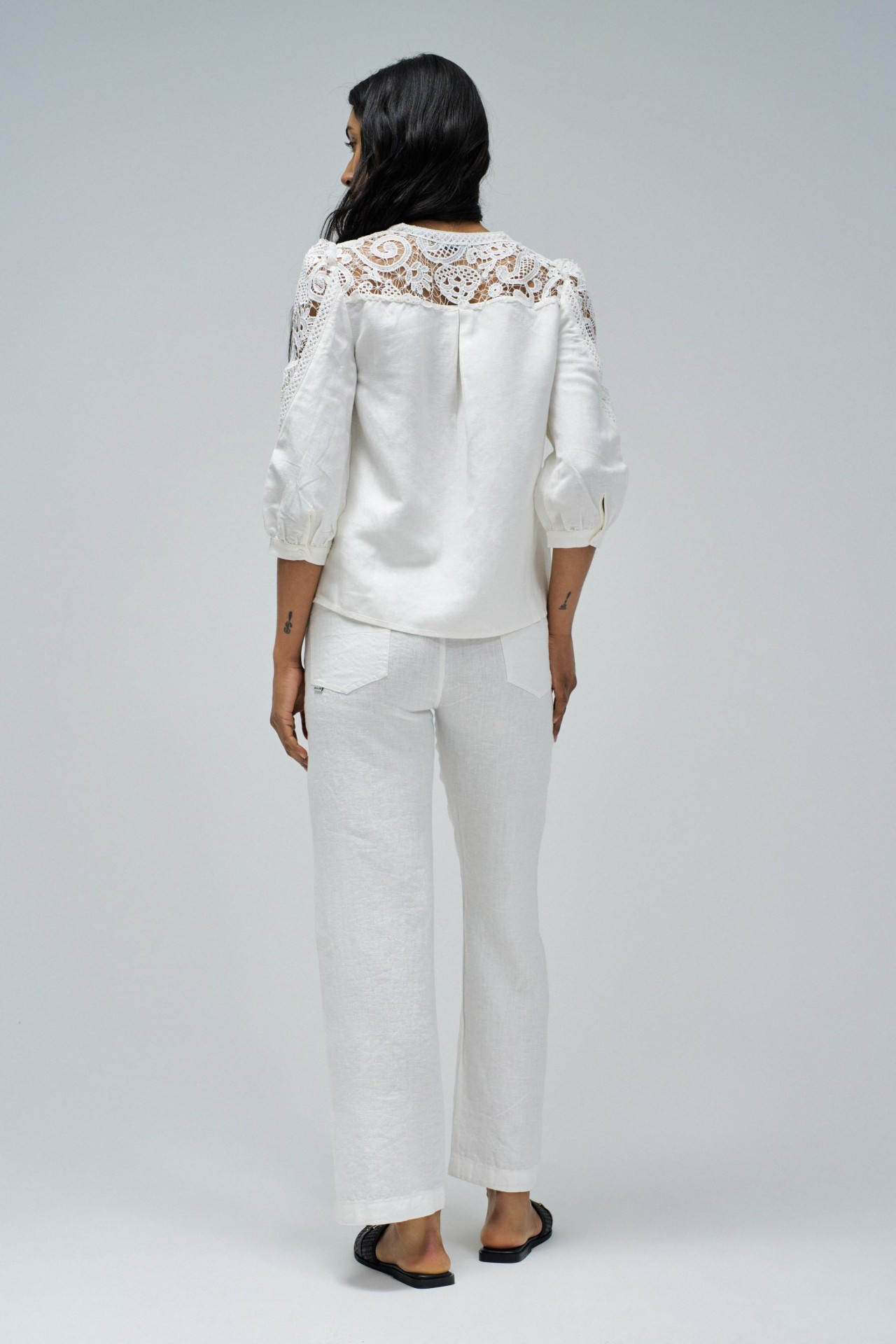 LINEN SHIRT WITH LACE