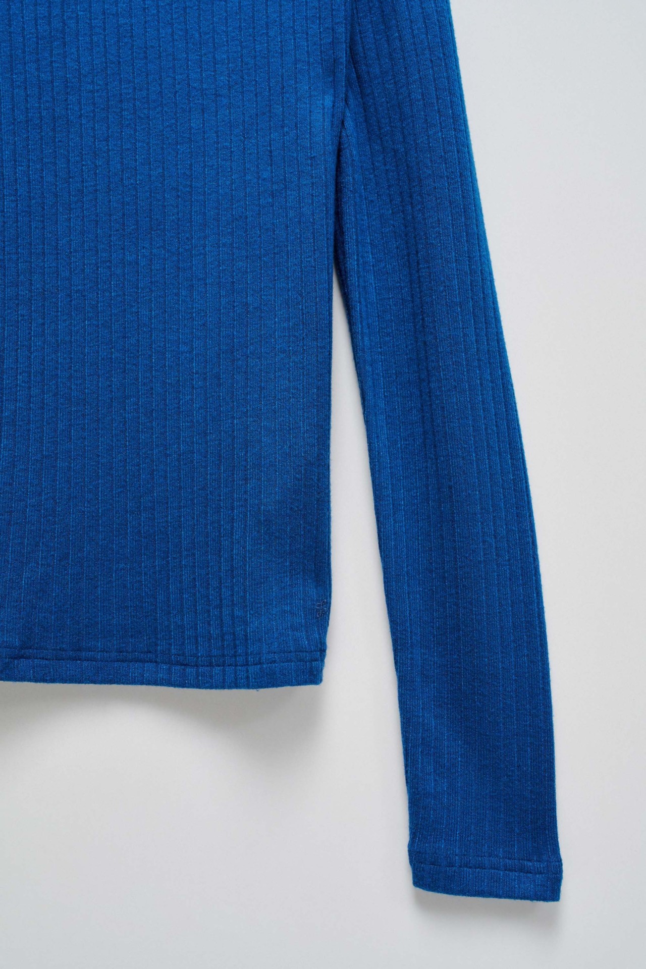 JUMPER WITH FLOWER DETAIL ON THE NECK