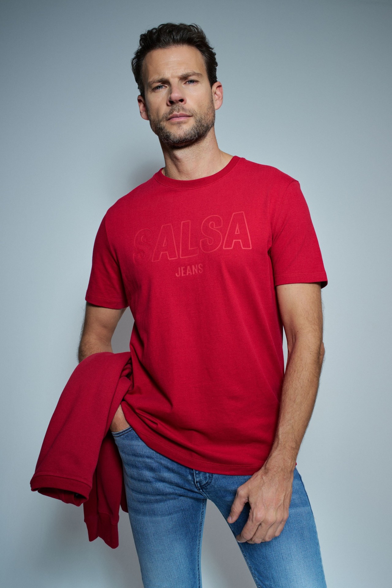 T-SHIRT AVEC LOGO