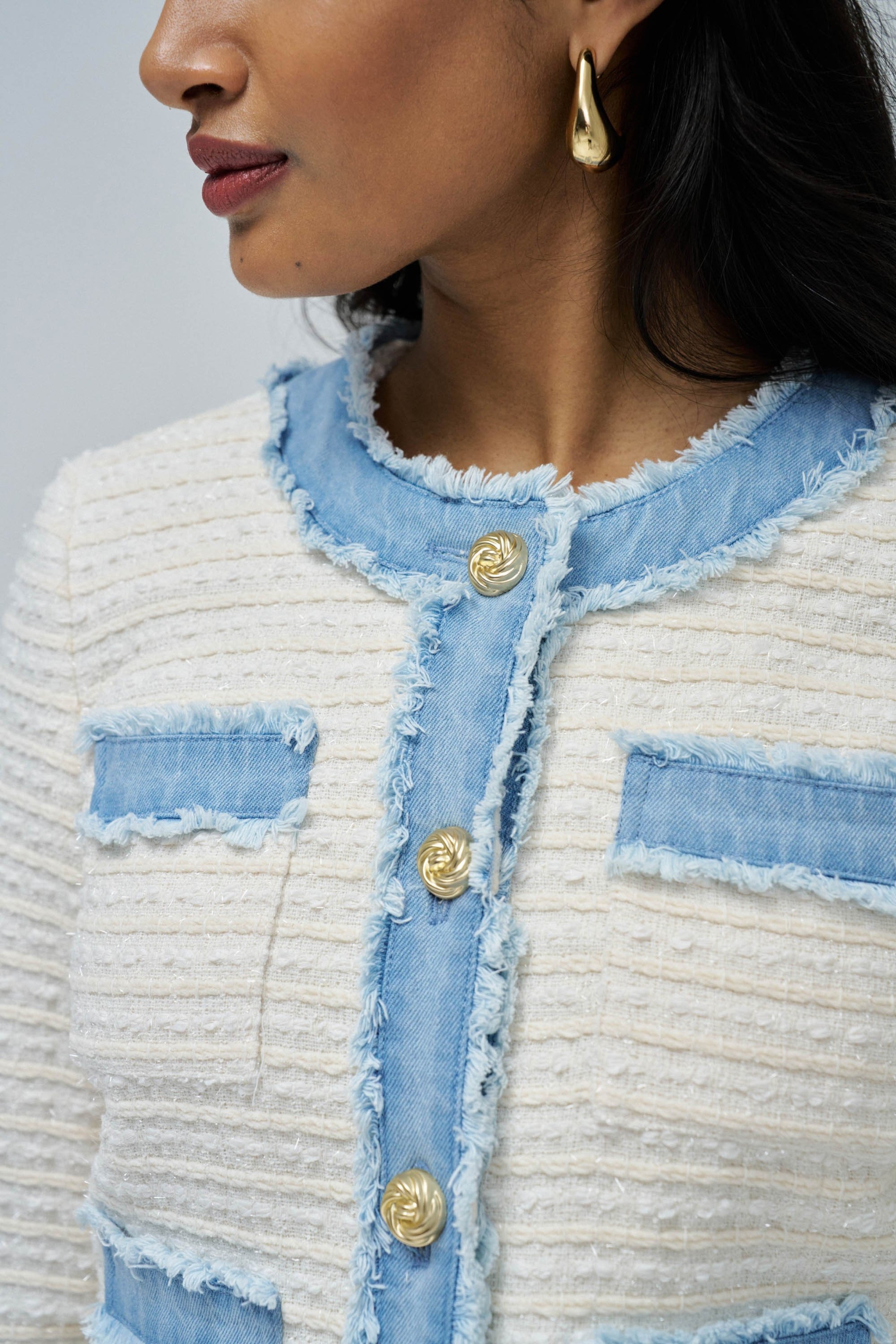 CHAQUETA TWEED CON DETALLES EN VAQUERA