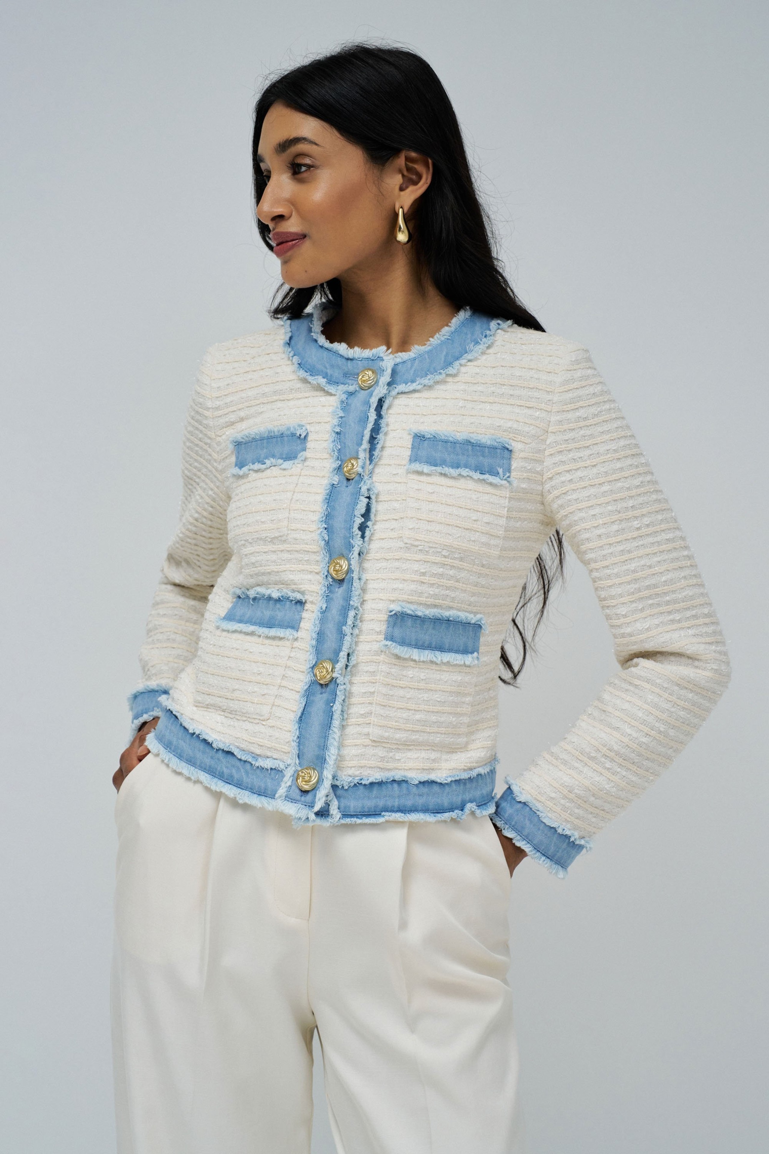 CHAQUETA TWEED CON DETALLES EN VAQUERA