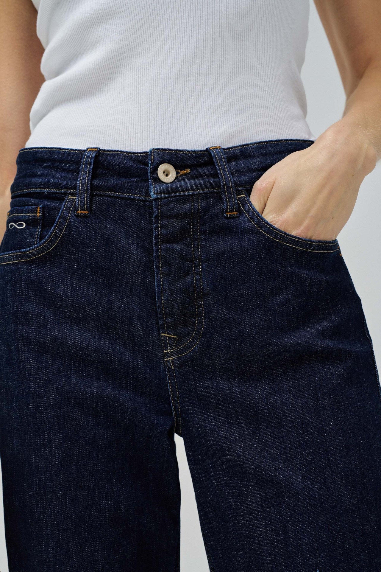 TRUE STRAIGHT BIODEGRADABLE JEANS