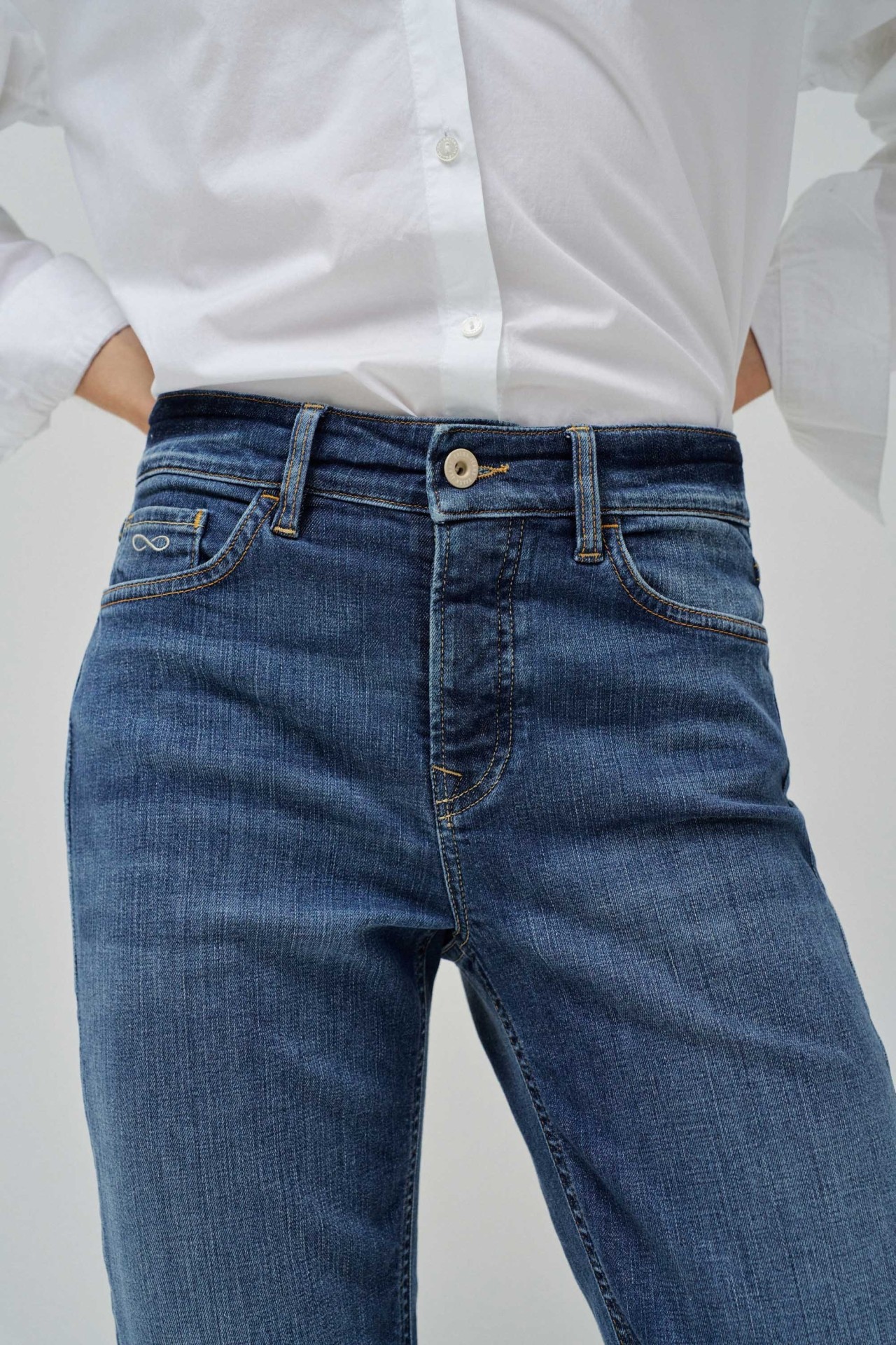 TRUE CROPPED SLIM BIODEGRADABLE JEANS