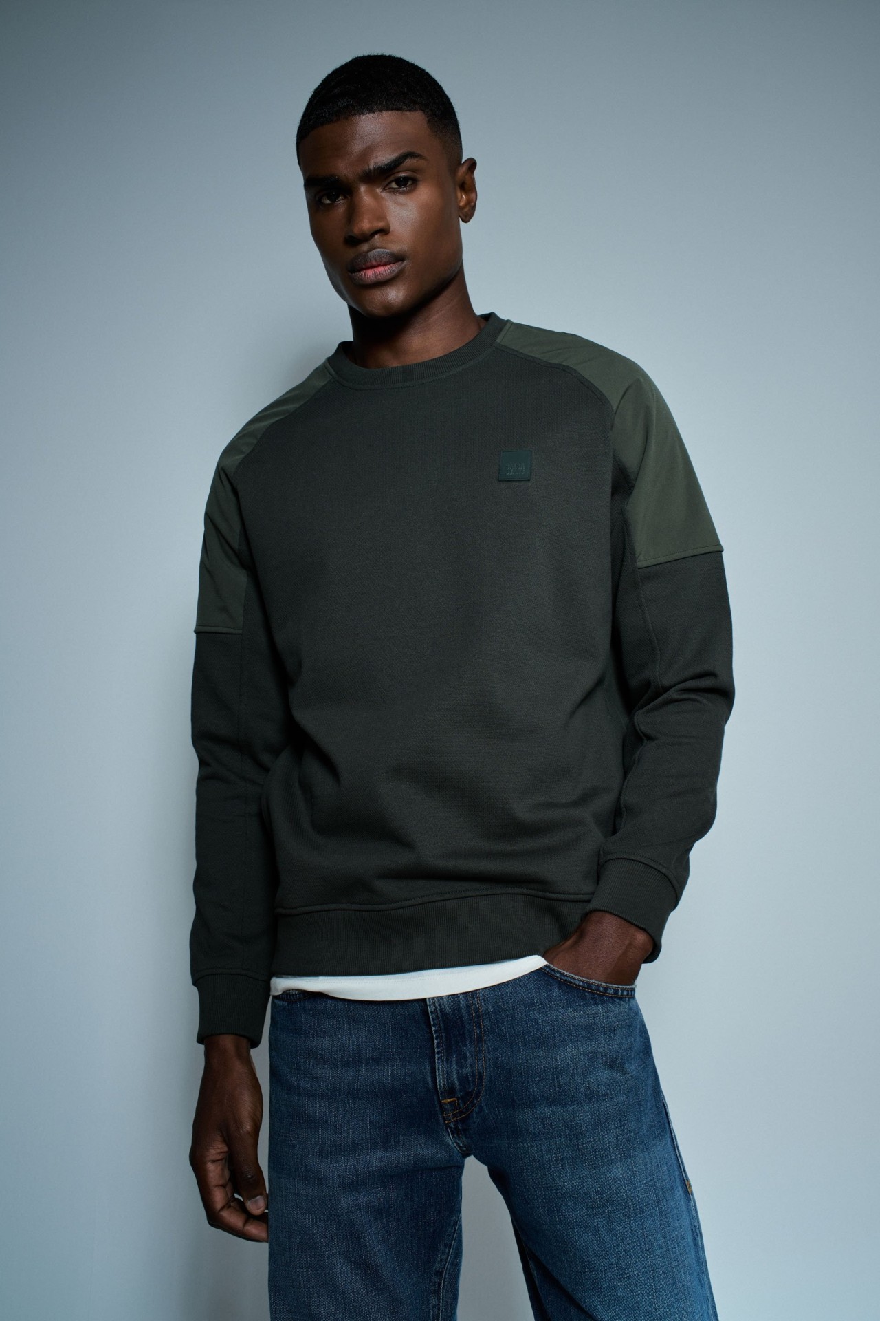 SWEATSHIRT WITH MIX MATERIALS