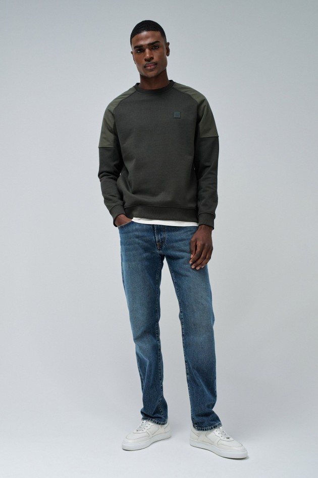 SWEAT AVEC UN MÉLANGE DE MATÉRIAUX