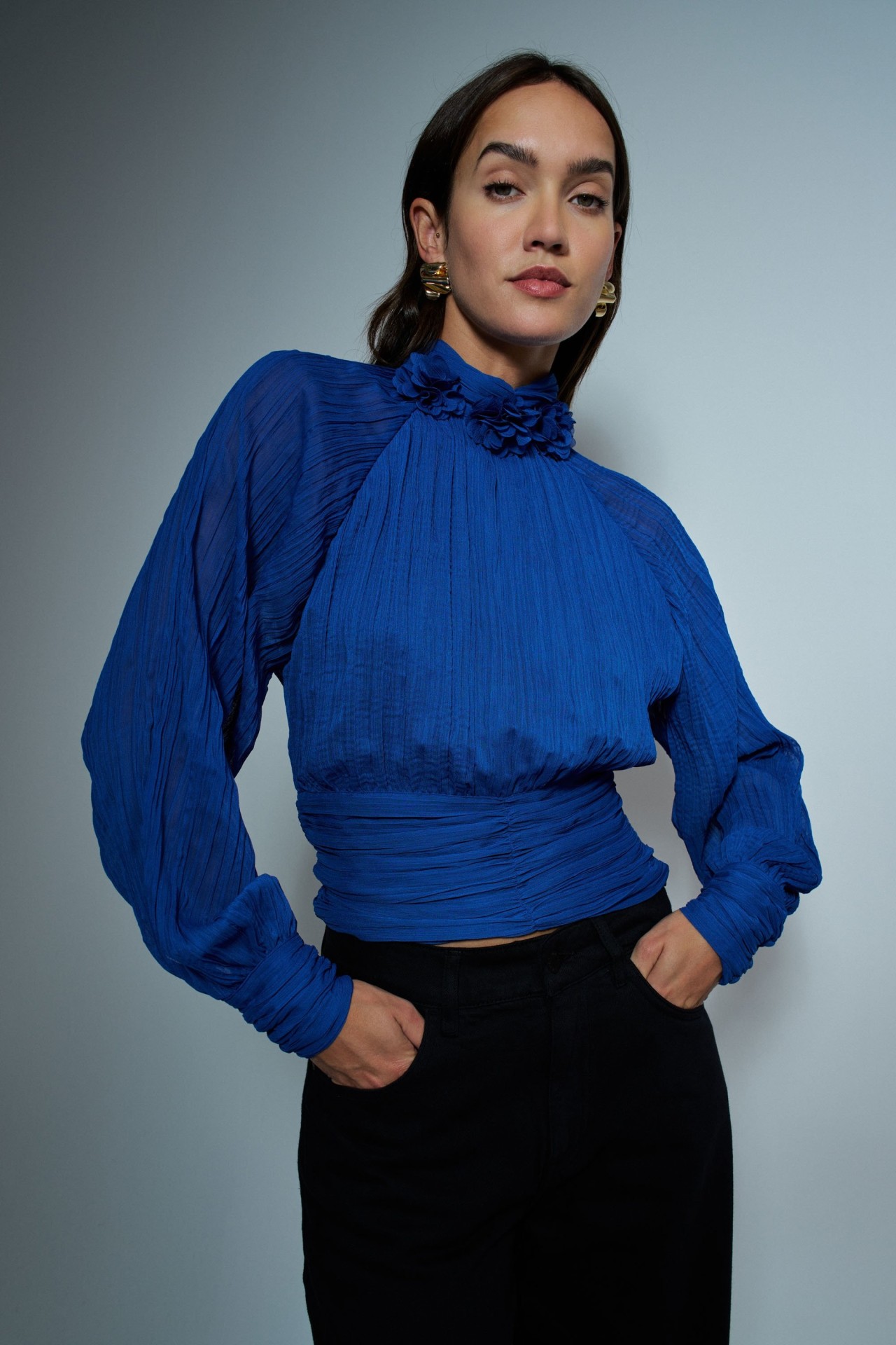 PLEATED BLOUSE WITH FLOWERS ON THE COLLAR