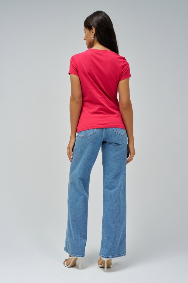 T-SHIRT WITH BRANDING