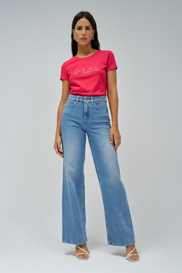 T-SHIRT WITH BRANDING