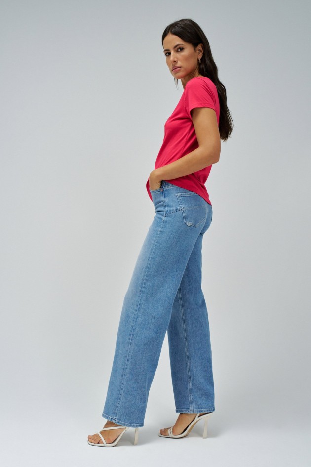 T-SHIRT WITH BRANDING