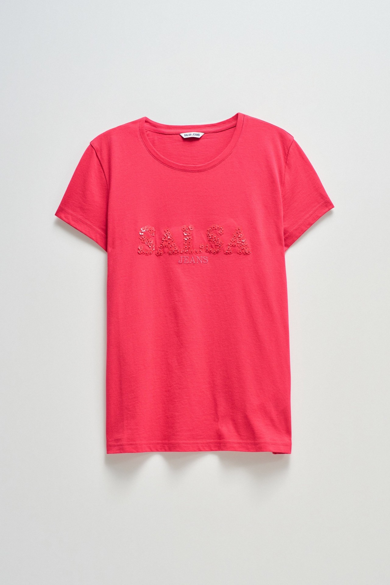 CAMISETA CON BRANDING