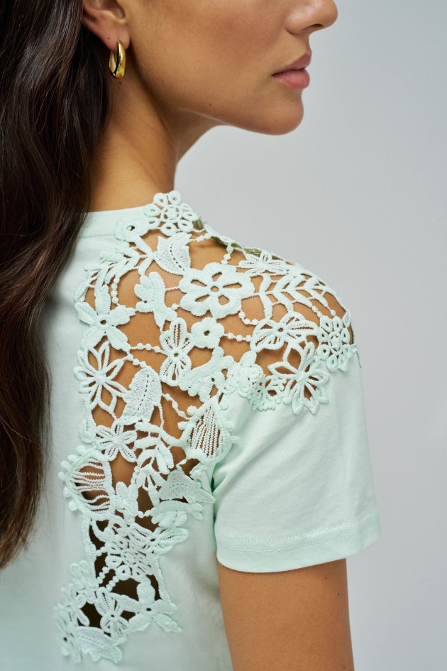 T-SHIRT WITH LACE