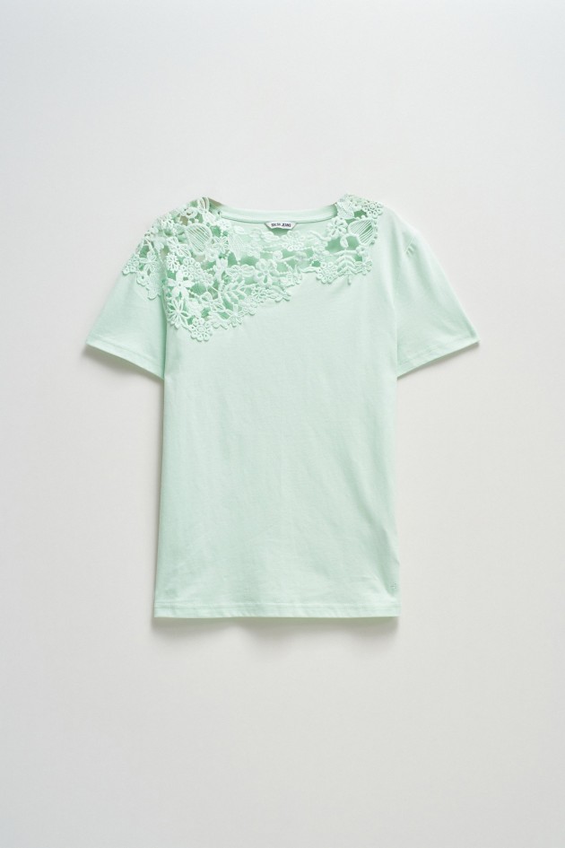 T-SHIRT WITH LACE