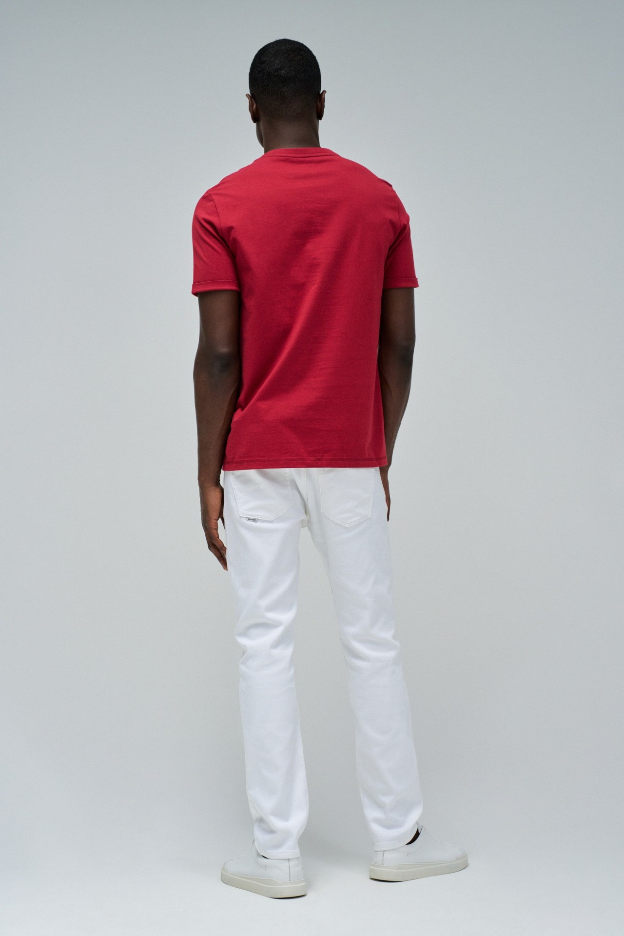 CAMISETA CON BRANDING