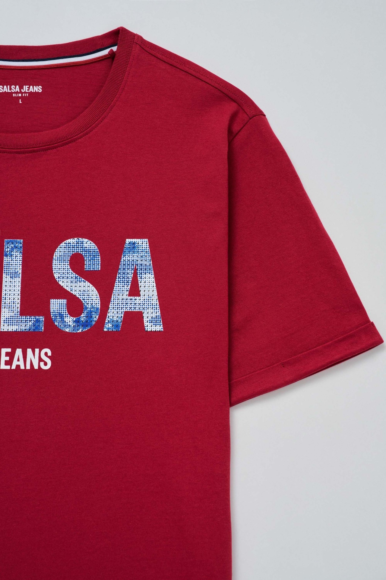 CAMISETA CON BRANDING