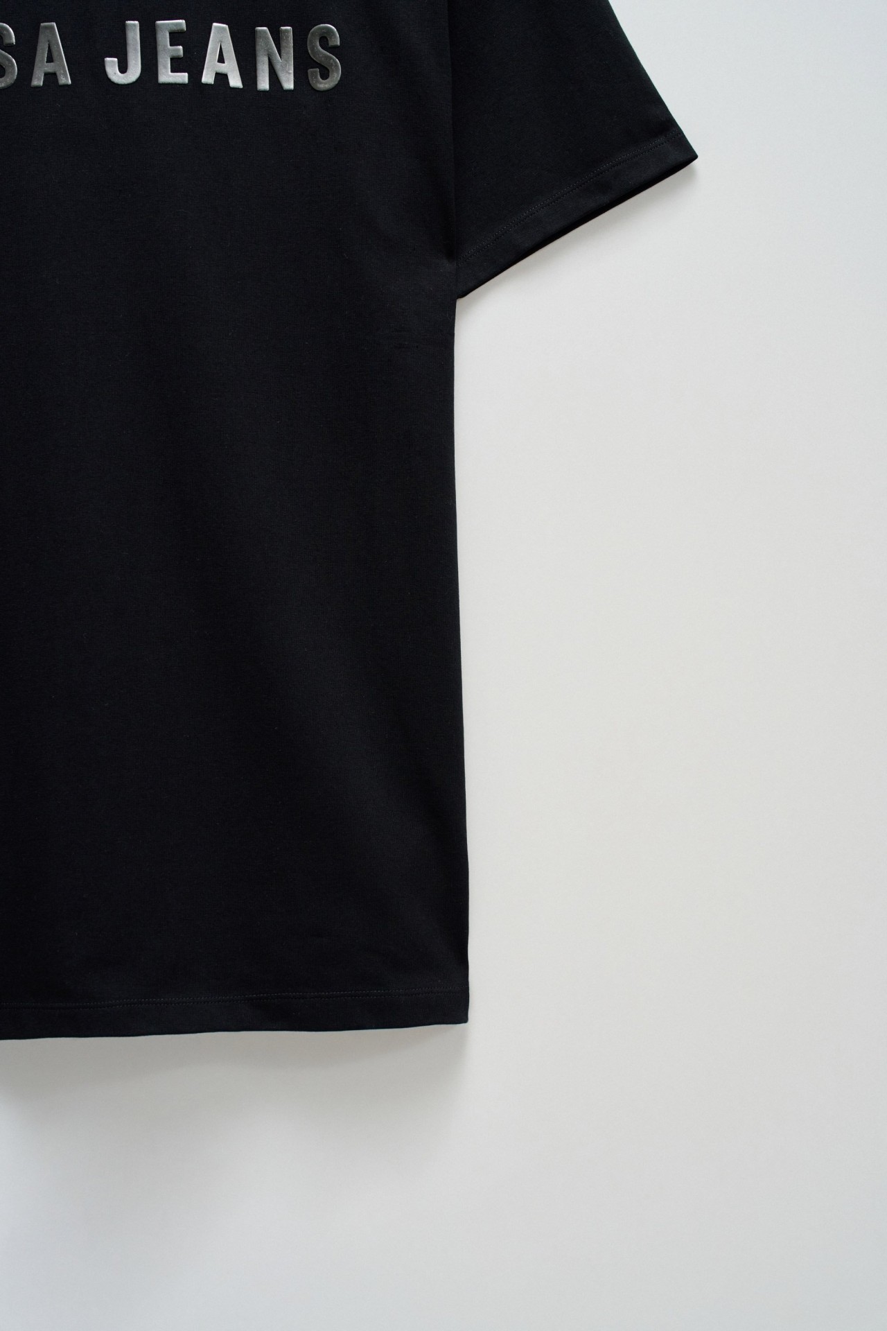 T-SHIRT WITH BRANDING