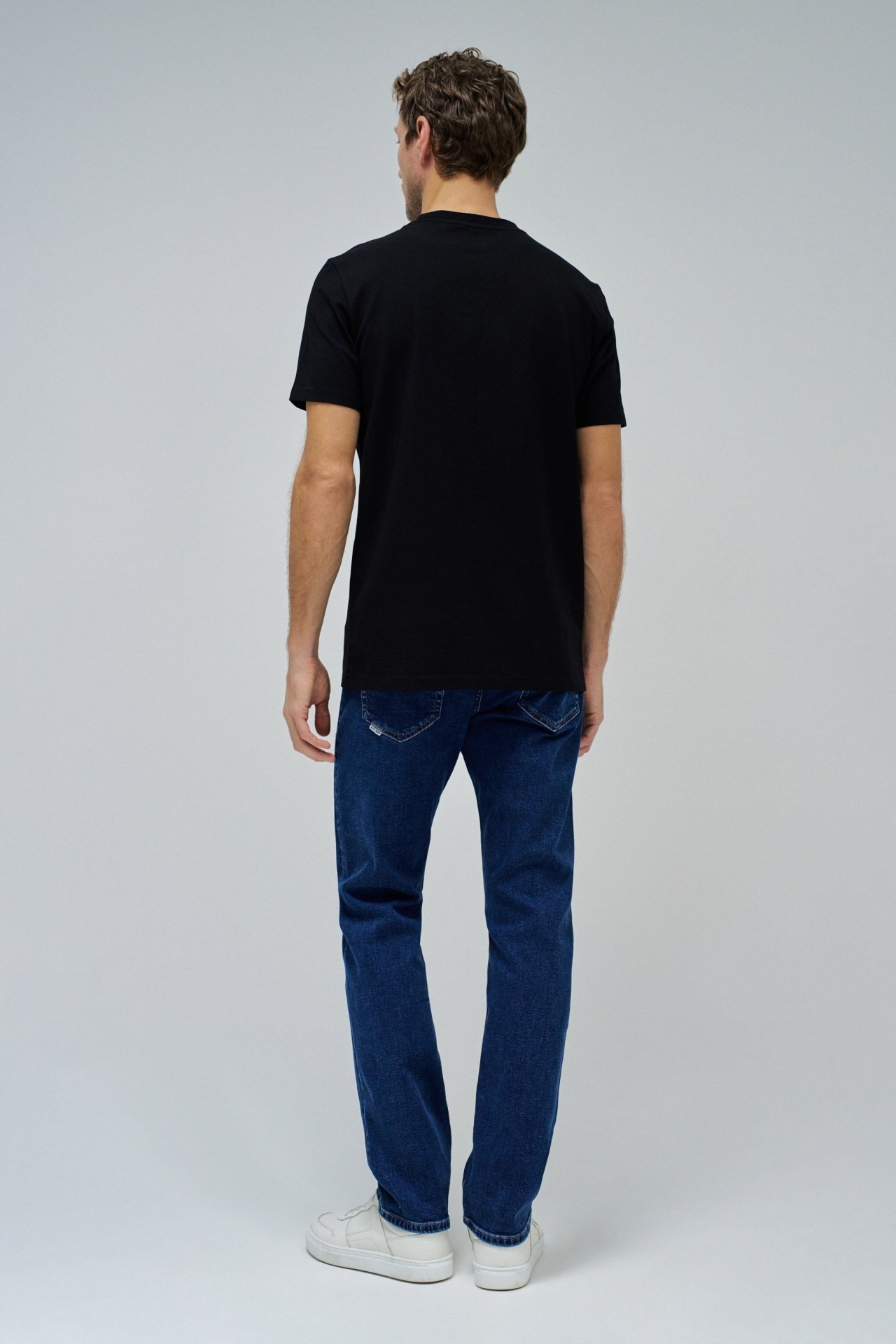 T-SHIRT WITH BRANDING