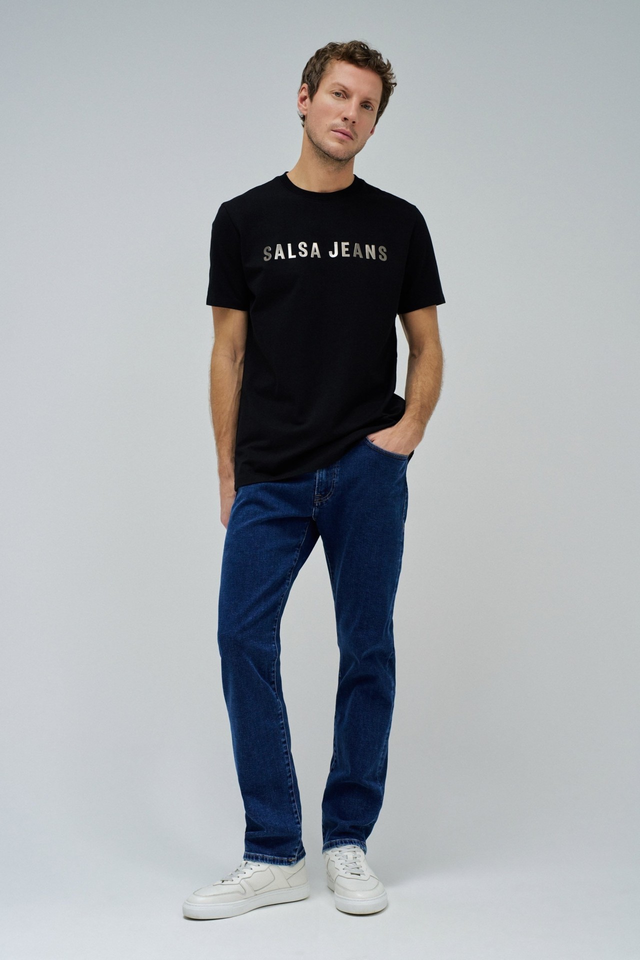 T-SHIRT WITH BRANDING