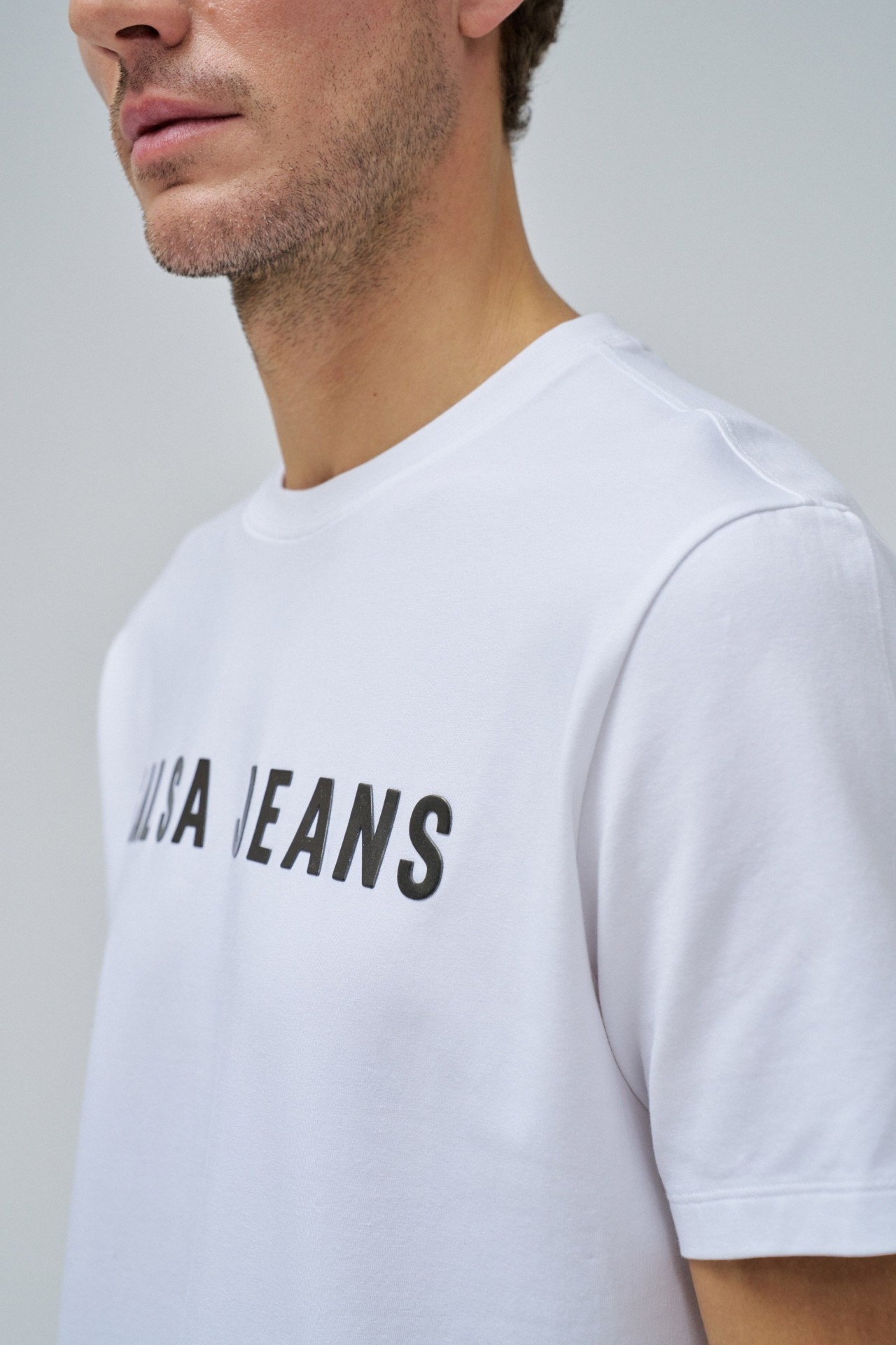 T-SHIRT WITH BRANDING