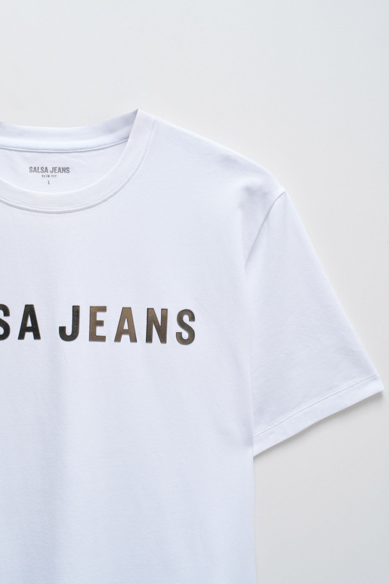 T-SHIRT WITH BRANDING