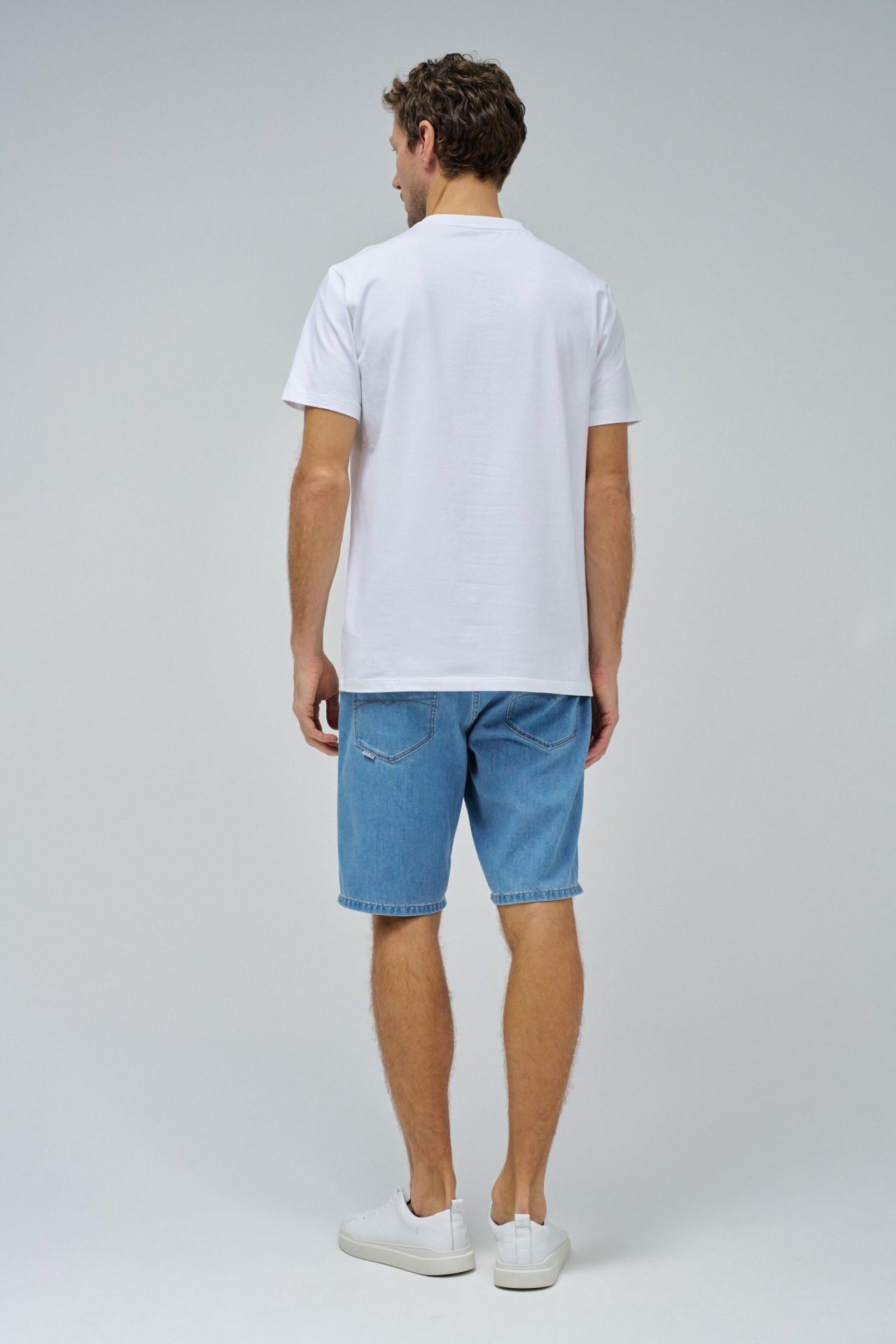 T-SHIRT WITH BRANDING