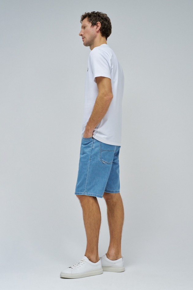 T-SHIRT WITH BRANDING