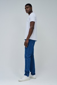 T-SHIRT AVEC LOGO