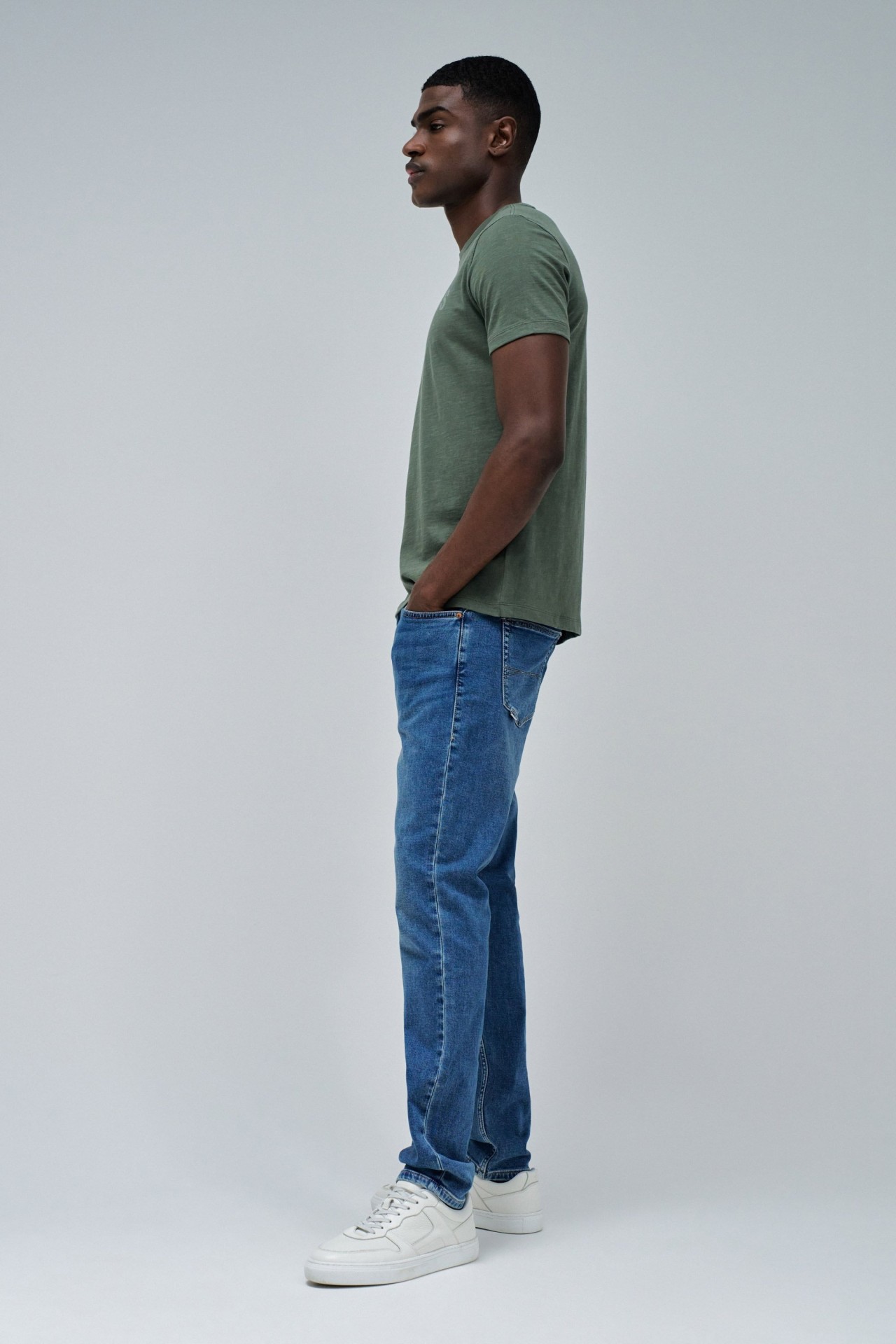 CAMISETA CON BRANDING