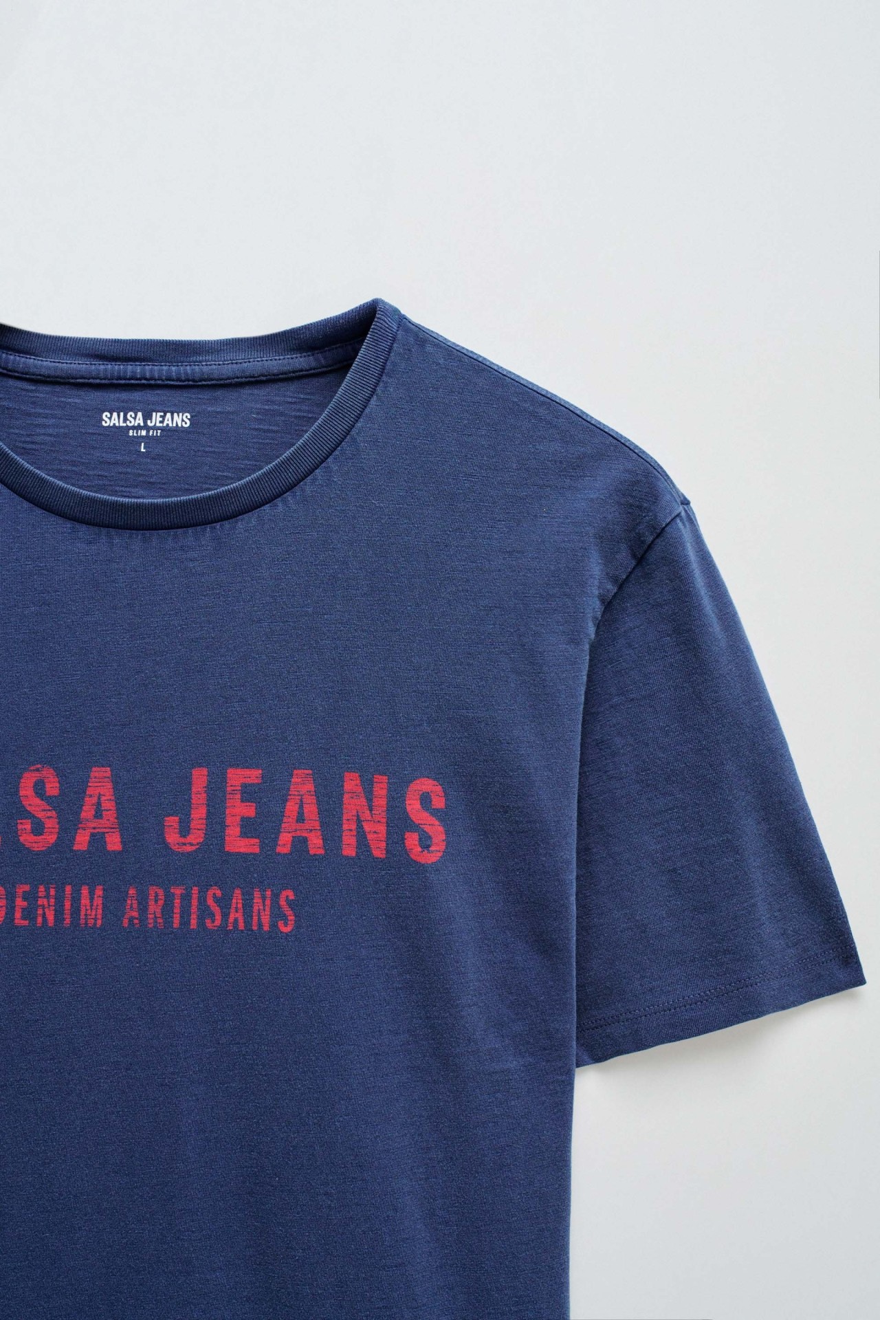 T-SHIRT WITH BRANDING