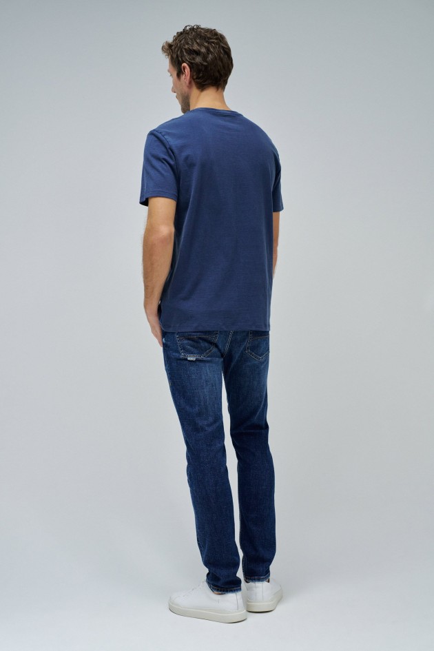 T-SHIRT WITH BRANDING