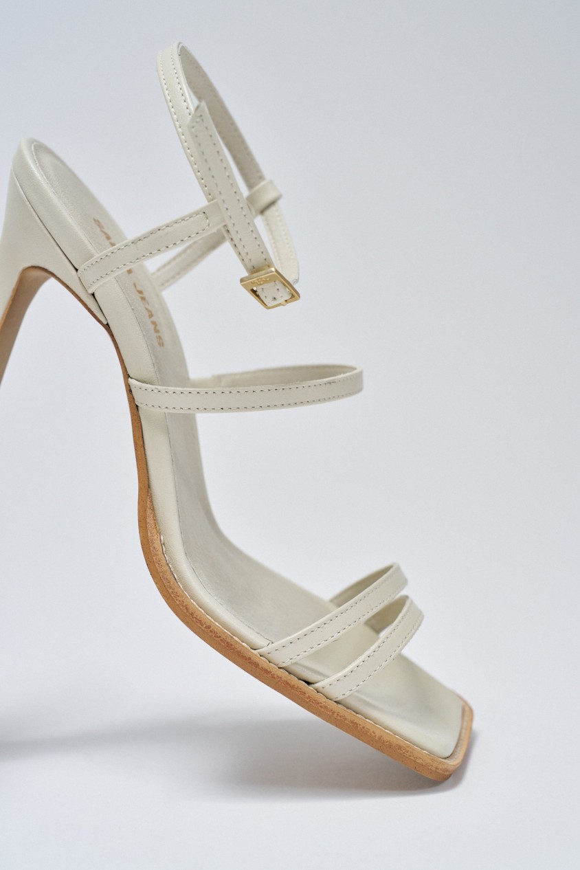 SANDALE EN CUIR AVEC TALON