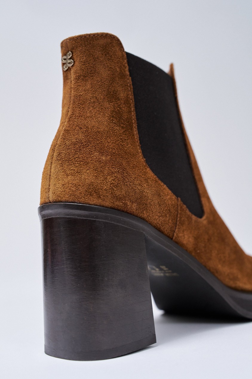 WILDLEDERSTIEFELETTEN MIT GUMMIZUG