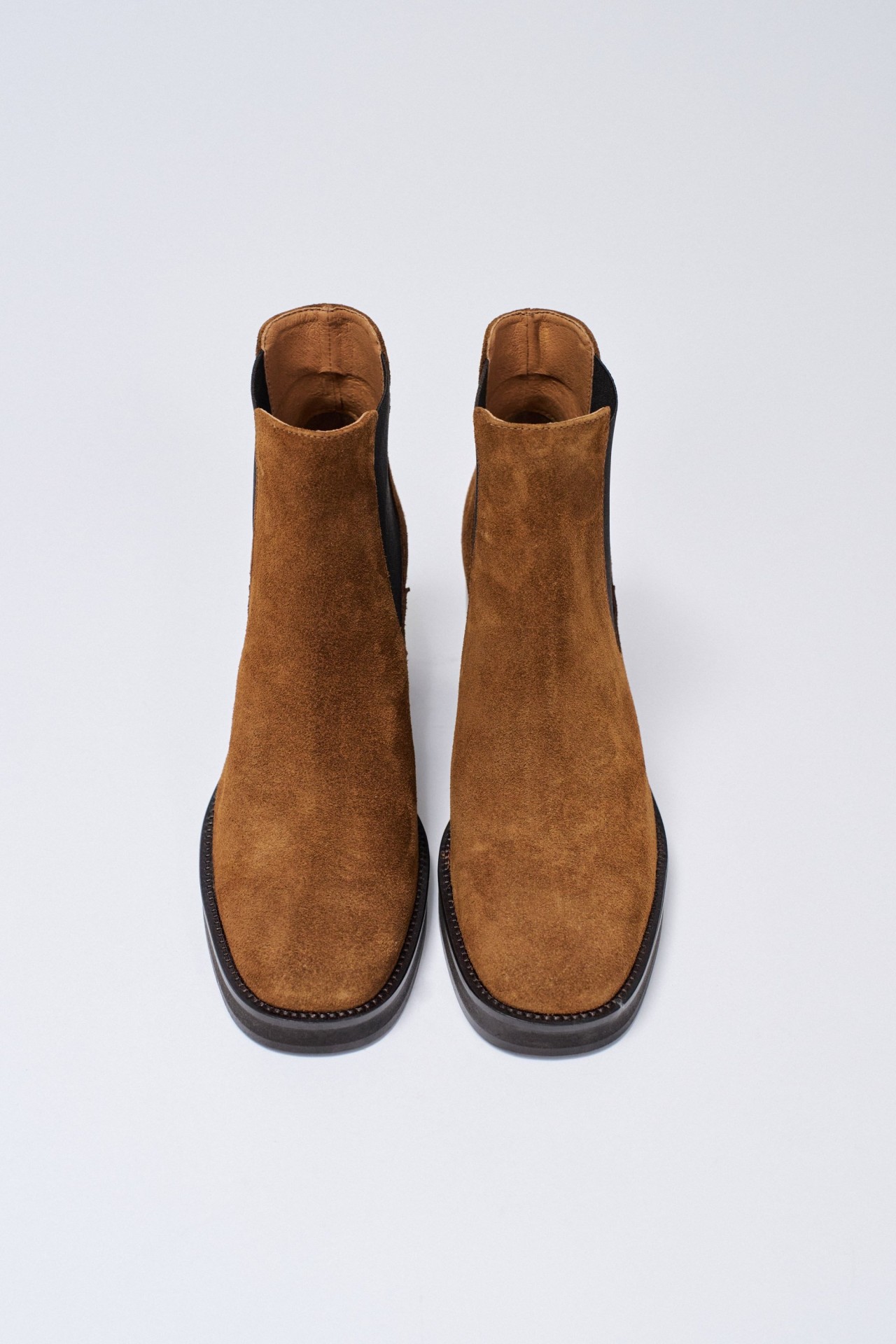 BOTTINE EN DAIM AVEC LASTIQUES