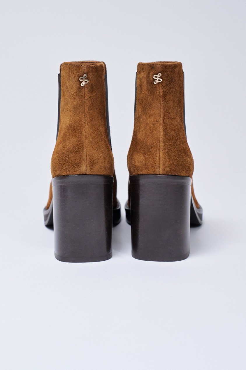 WILDLEDERSTIEFELETTEN MIT GUMMIZUG