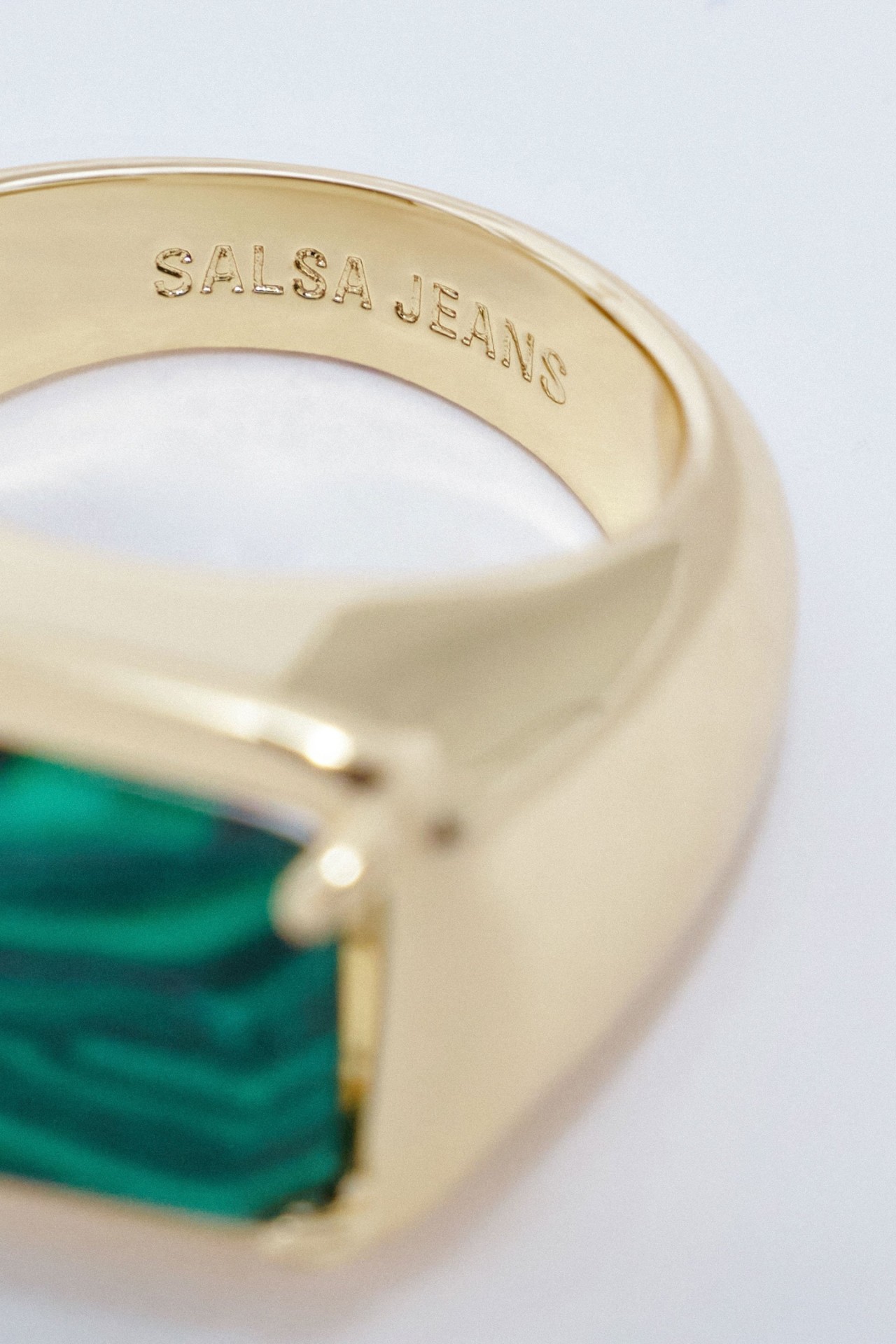 RING MIT RECHTECKIGEM STEIN