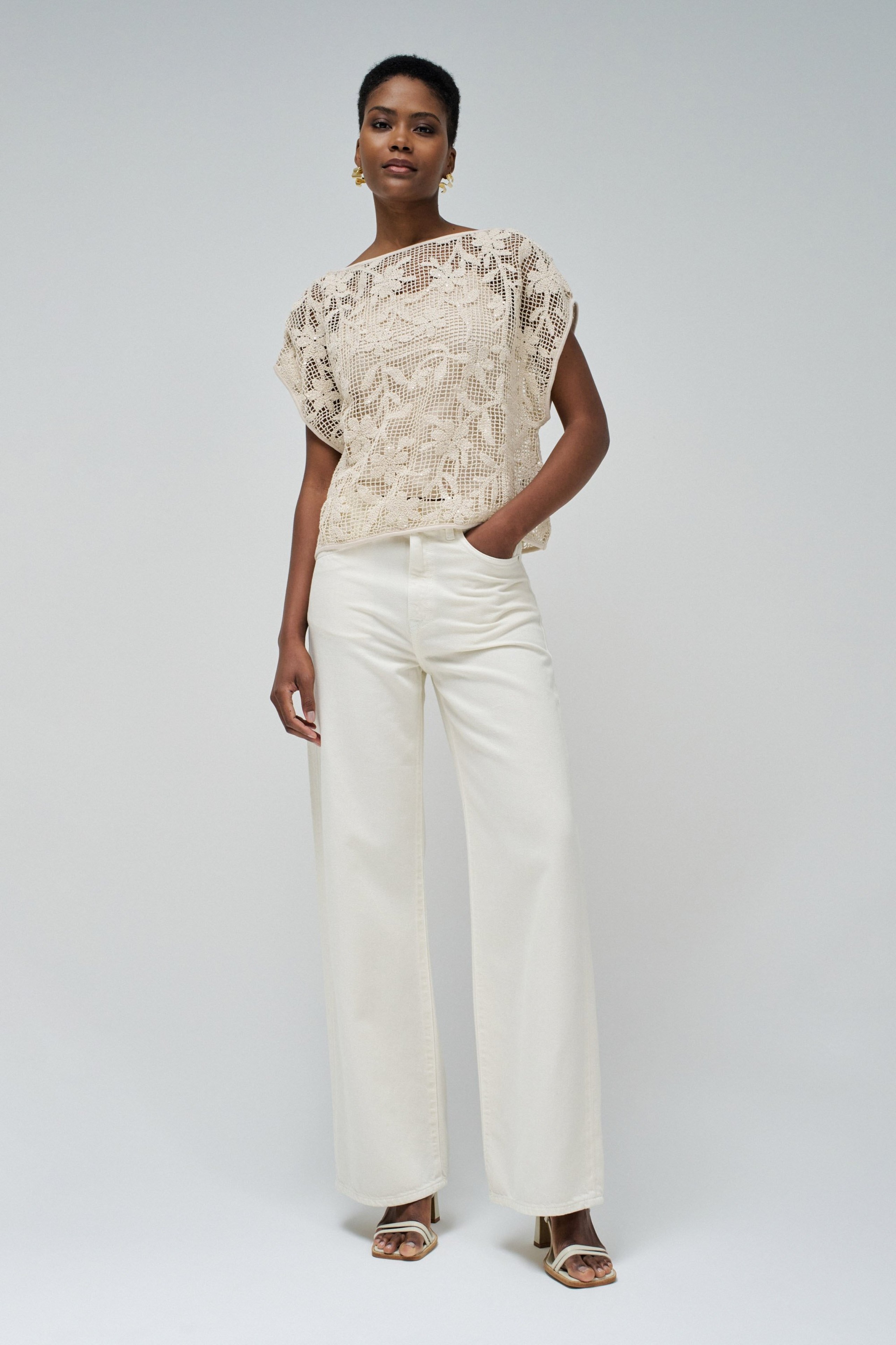 CAMISETA CON EFECTO CROCHET FLORAL