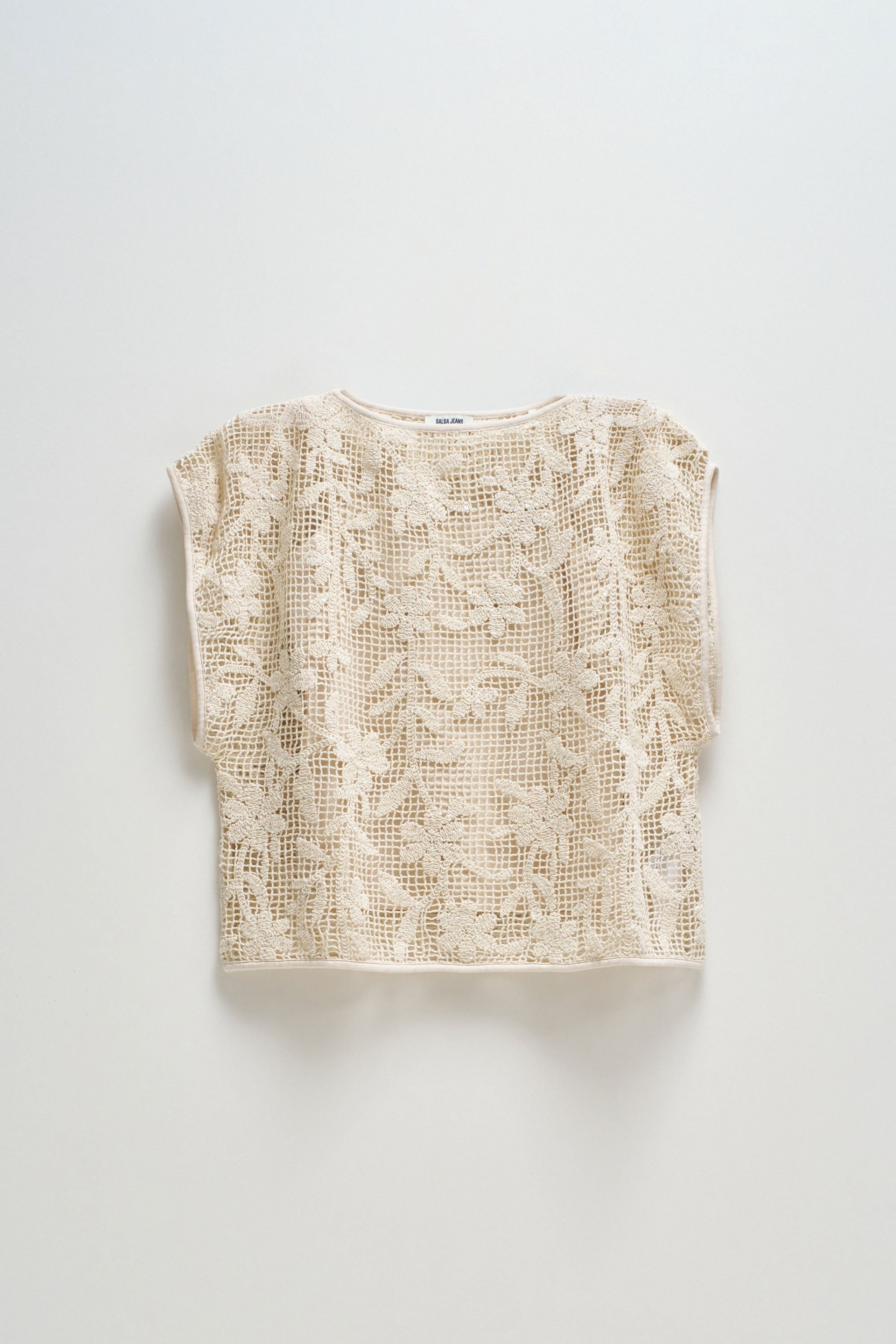 CAMISETA CON EFECTO CROCHET FLORAL